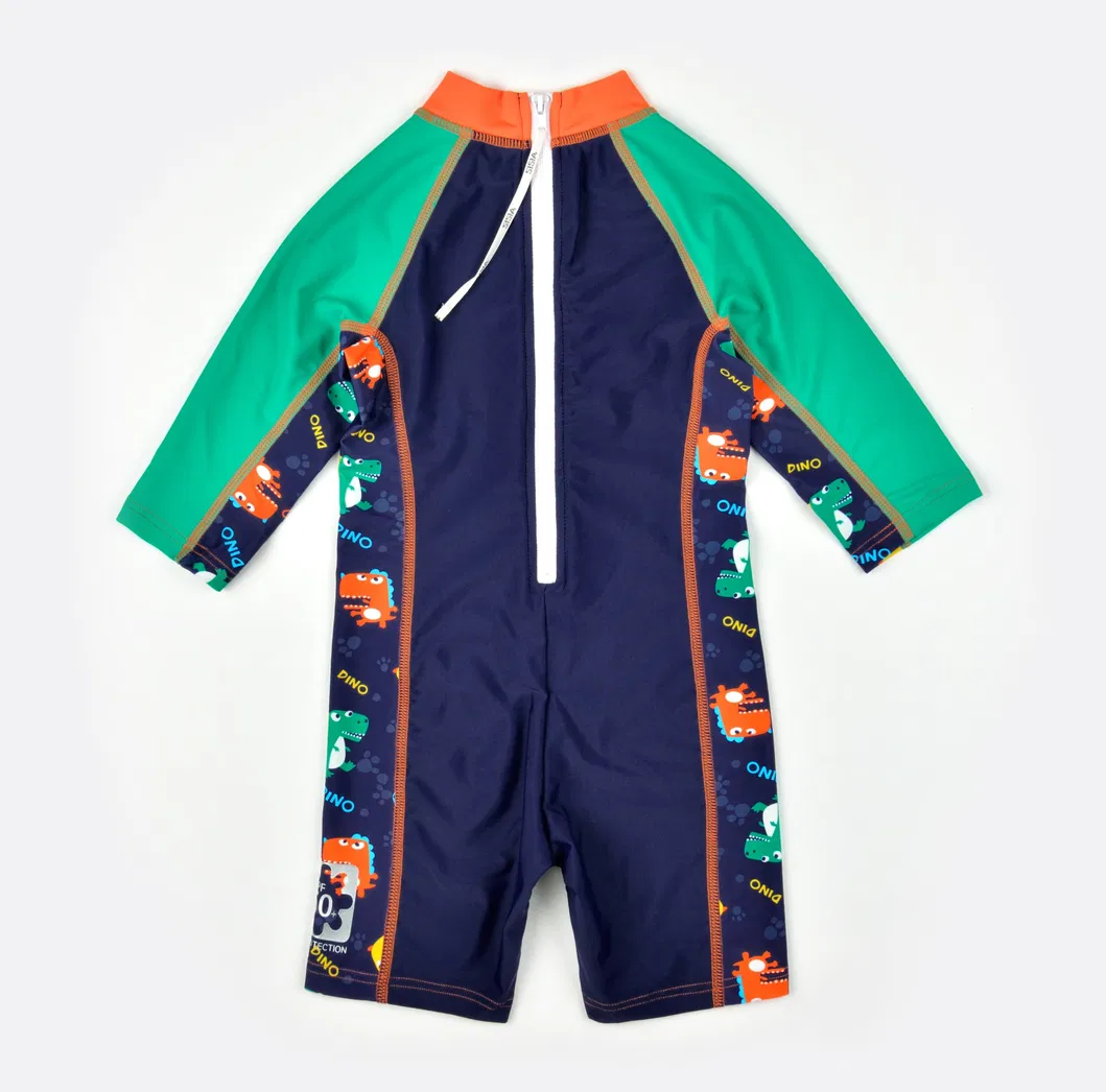 Vista trasera del traje de baño infantil
