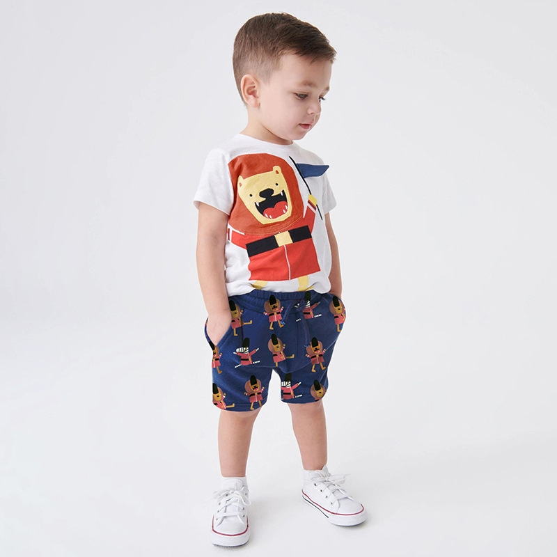 Conjunto de Ropa de Alta Calidad para Niños: Camiseta Blanca y Pantalones Cortos con Estampado de León 2PCS