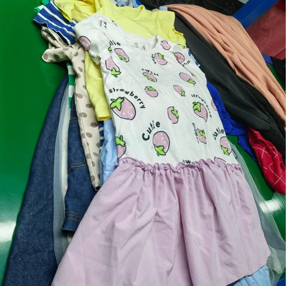 Ropa de verano de segunda mano para niños de alta calidad y en venta