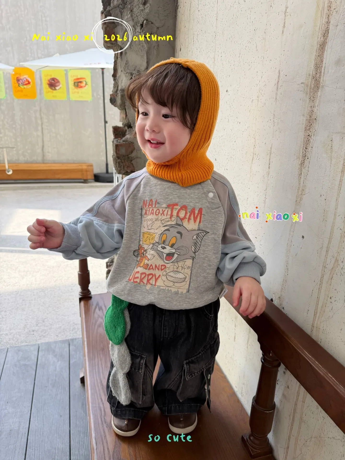 Ropa de niños con camiseta y pantalones