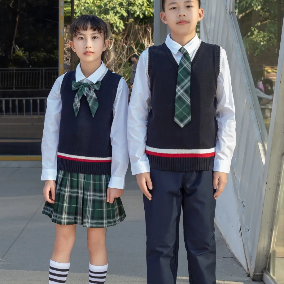 Uniforme de fútbol infantil elegante - Ideal para uso en internados