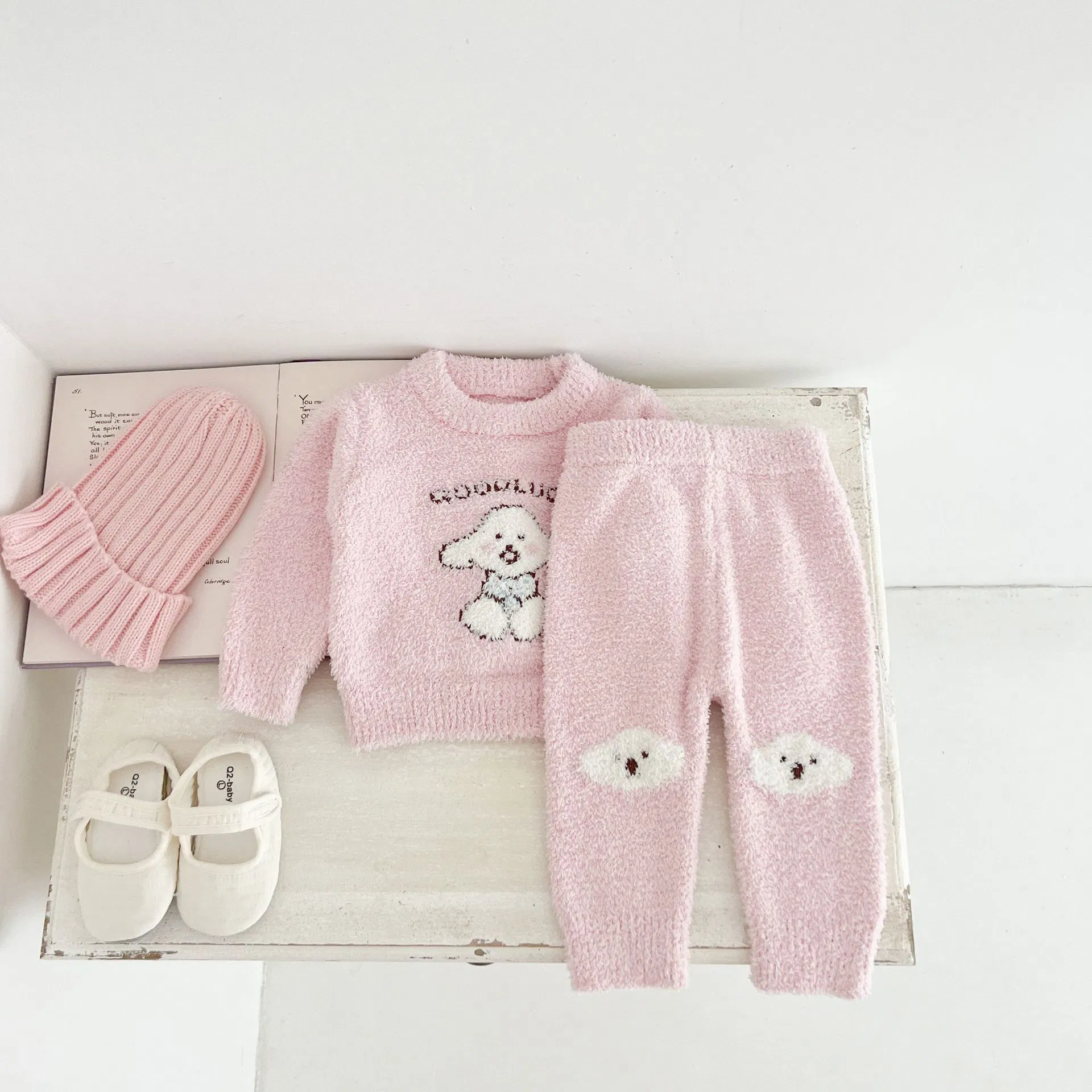 Conjunto de dos piezas de pijama de otoño e invierno para bebés y niños, ropa de punto para niñas, pantalones y top de terciopelo cálido con estampado de perro rosa, ideal para casa
