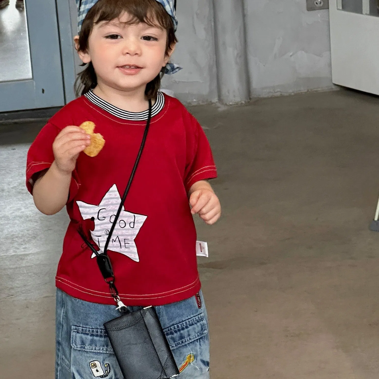 Conjunto de camiseta y pantalones cortos de mezclilla para niños para el verano