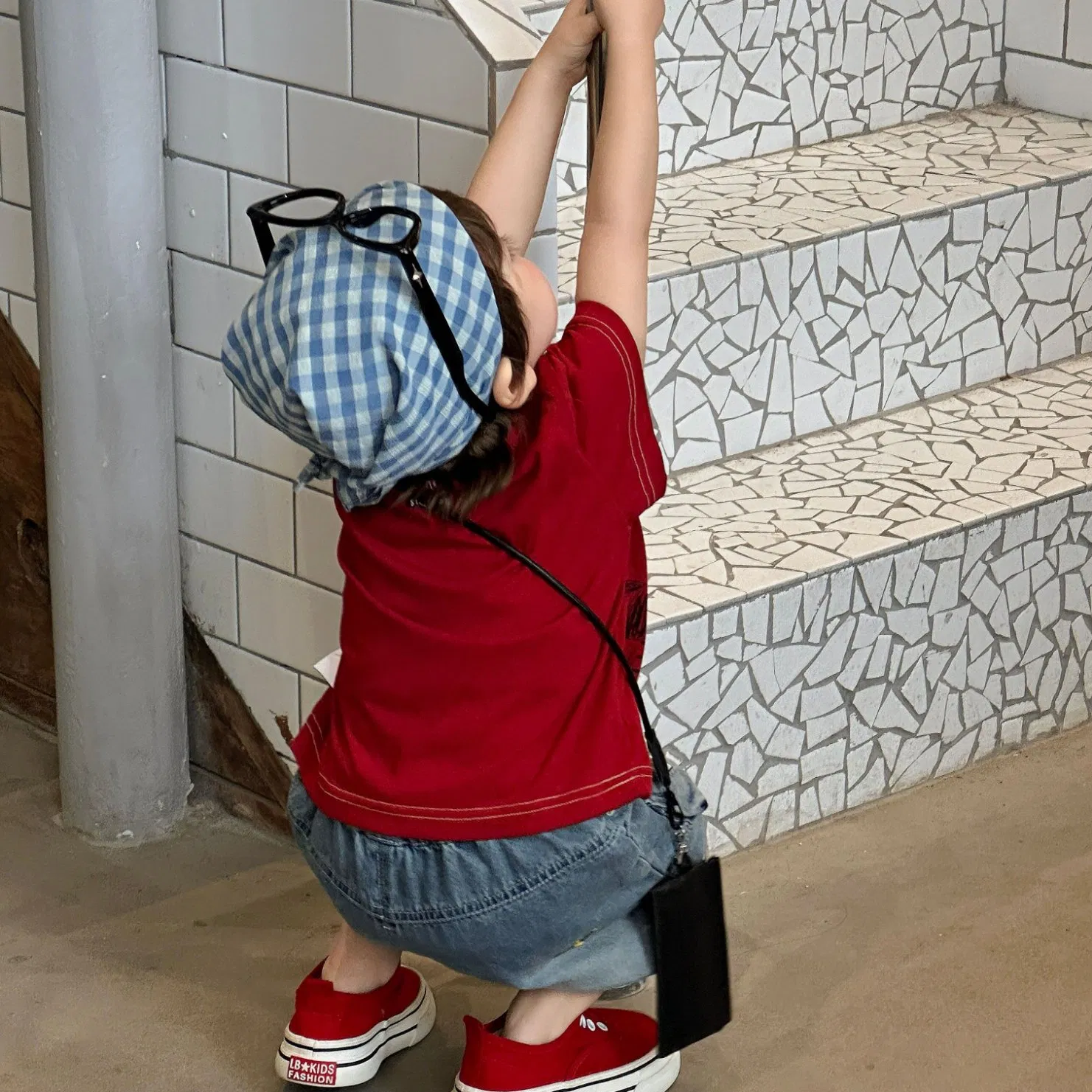 Conjunto de camiseta y pantalones cortos de mezclilla para niños para el verano