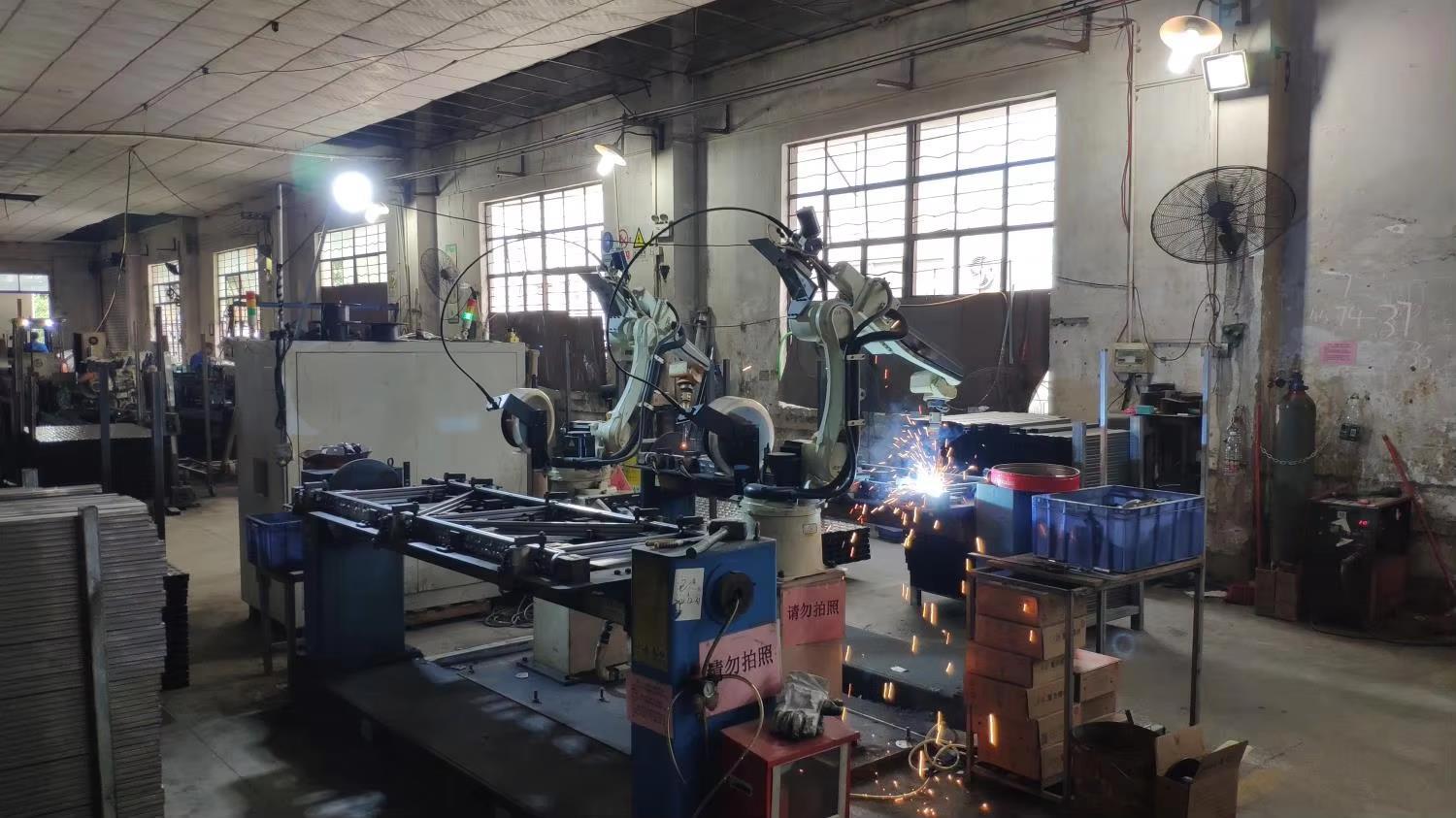 Multi-Axis Robot Welding Arm
