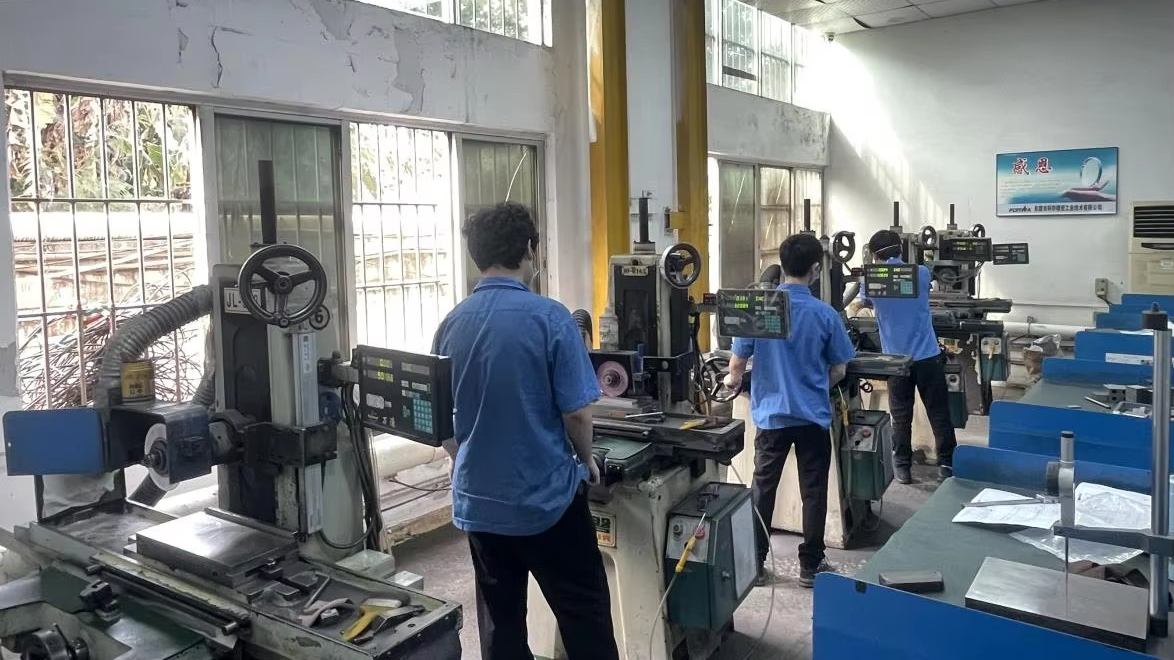 Surface grinding machine for ultra-flat motor component finishing
