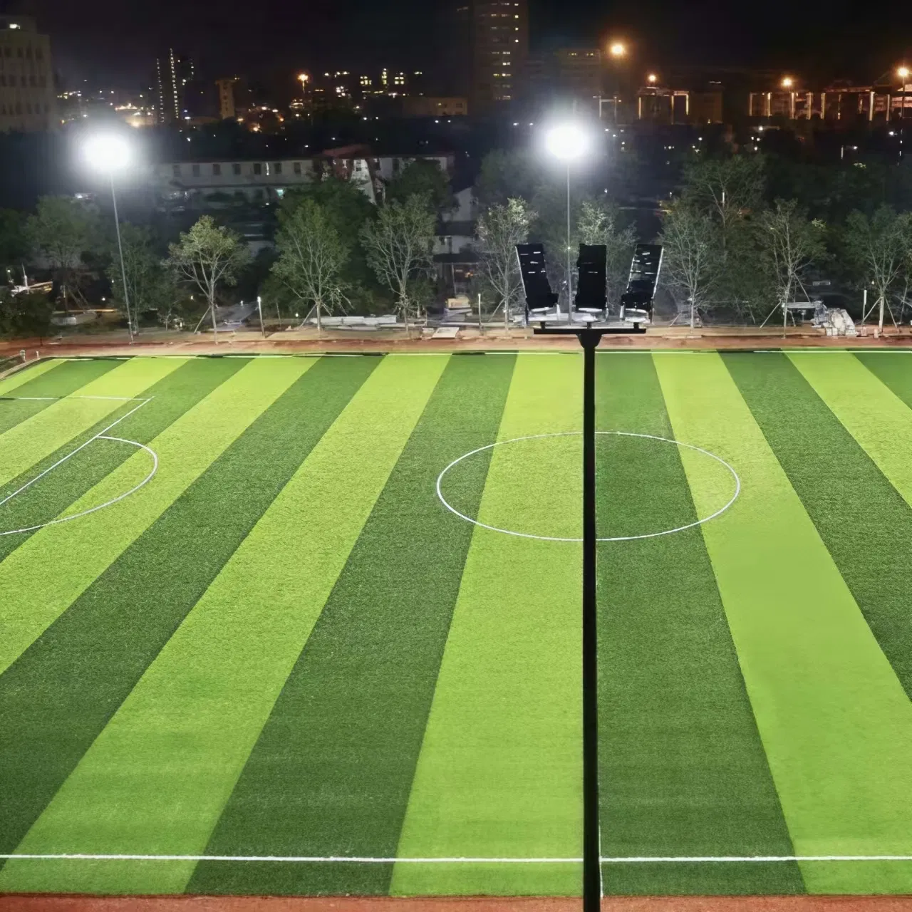 مصباح فيضان LED قوي بتصميم مقاوم للماء