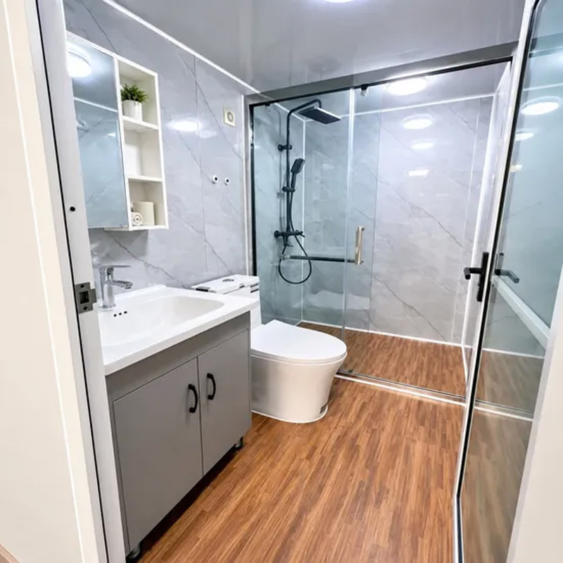40FT منزل حاوية هيدروليكية مزدوجة الأجنحة قابلة للتوسع، 3-Bedroom كابينة تخييم مفروشة، مبنى حديث مسبق الصنع متكامل، منزل متنقل قابل للتحريك