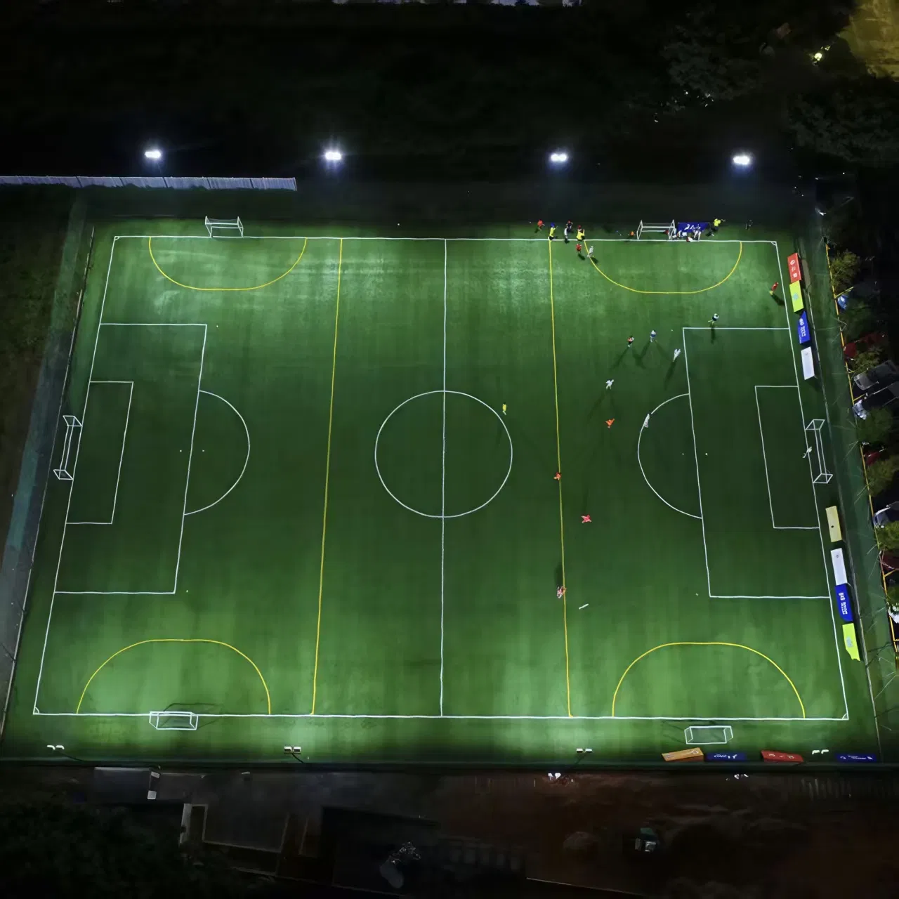مصباح فيضان LED قوي بتصميم مقاوم للماء