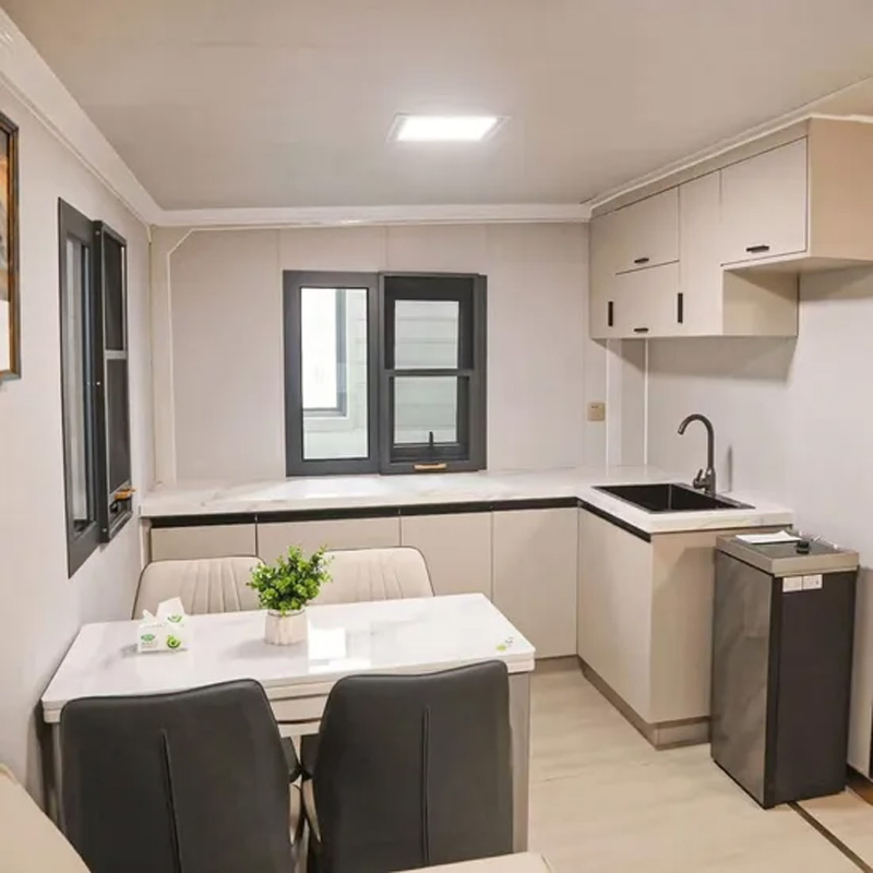 40FT منزل حاوية هيدروليكية مزدوجة الأجنحة قابلة للتوسع، 3-Bedroom كابينة تخييم مفروشة، مبنى حديث مسبق الصنع متكامل، منزل متنقل قابل للتحريك
