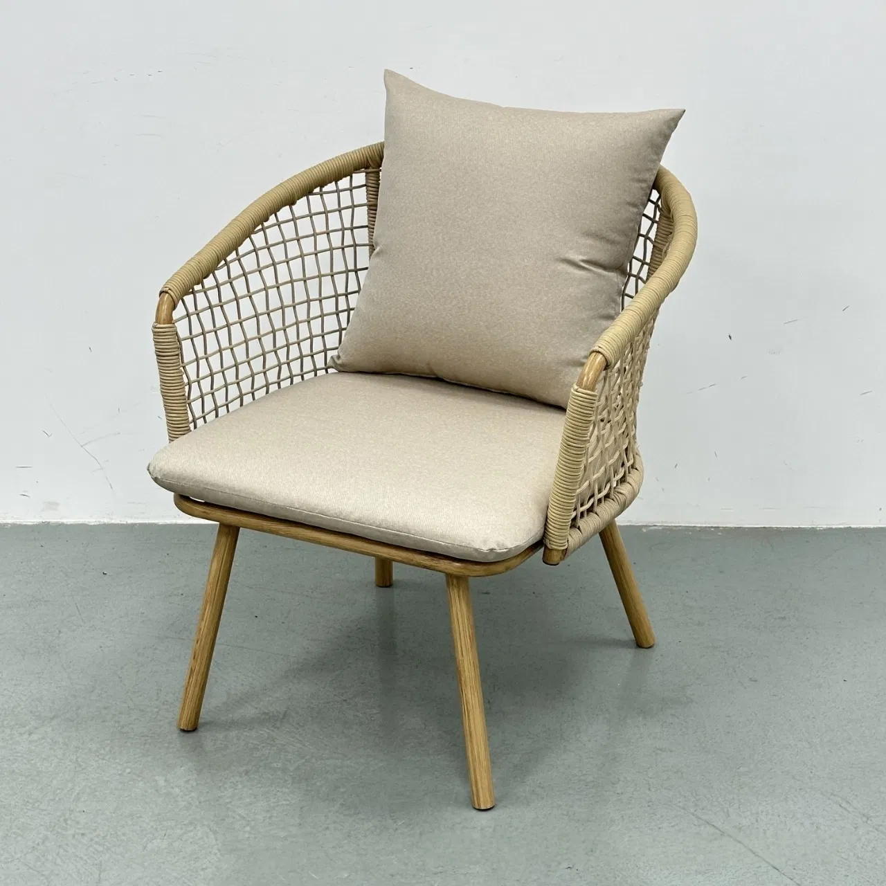 Luxury Modern Style Outdoor Garden Dining Set Patio Rattan Furniture for Restaurant and Hotel Outside Table and Chairs