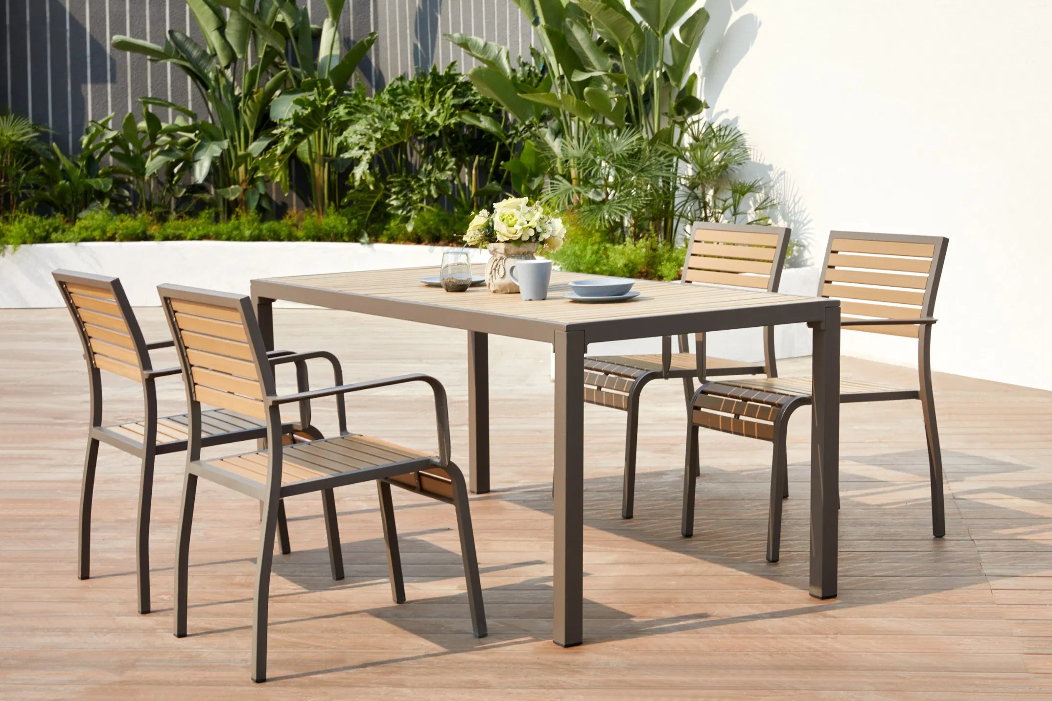 Factory Price Garden Furniture Restaurant 4-6 People Minimalist Outdoor Dining Set