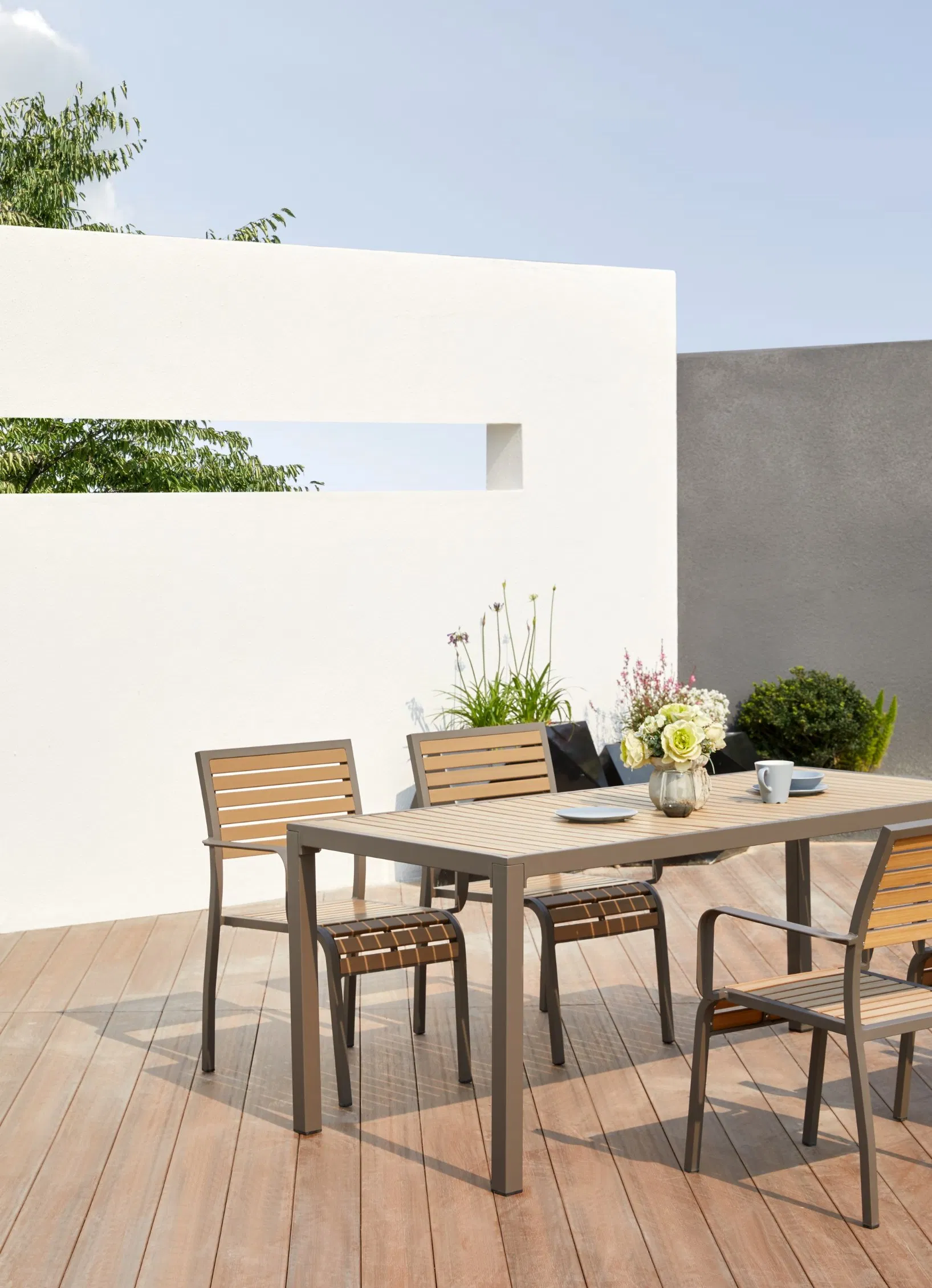 Factory Price Garden Furniture Restaurant 4-6 People Minimalist Outdoor Dining Set