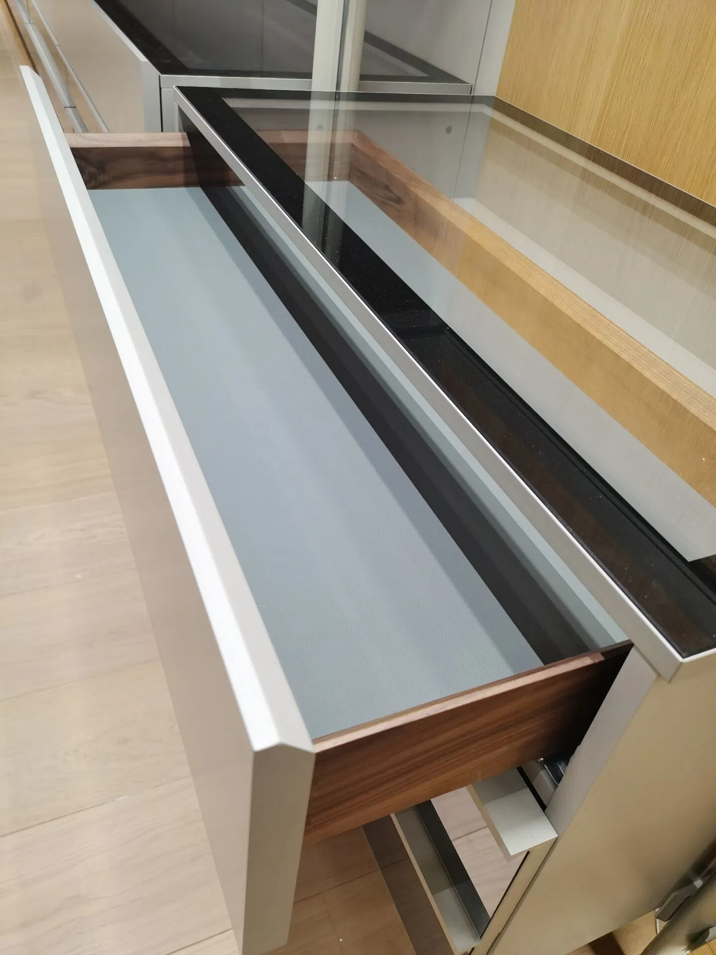 Modular Modern Customized Closet Cabinets Organizer Modern Glass Door MDF Style Sliding Door Wardrobe Closet System