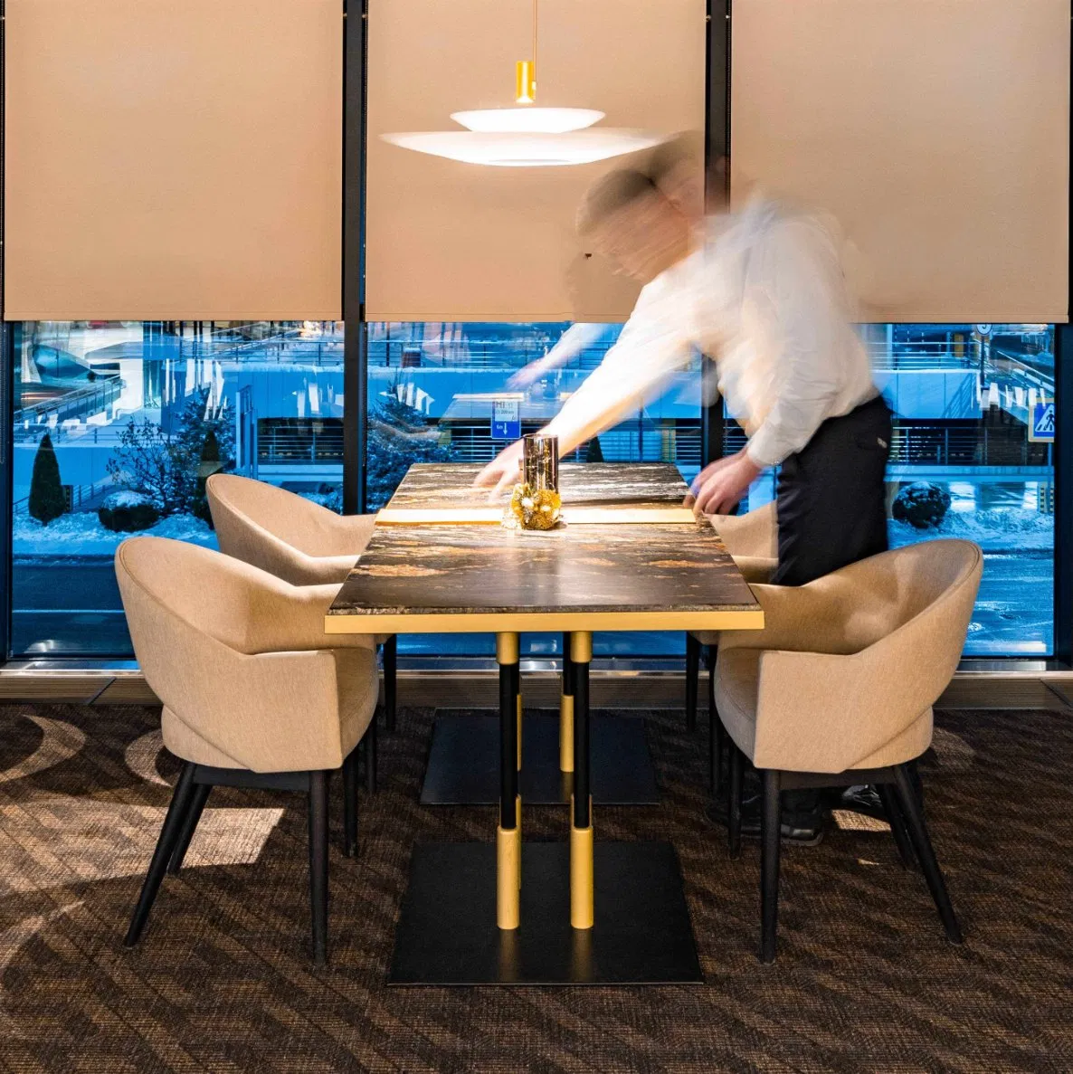 Fine Dining 5 Star Restaurant Furniture Modern Cafe Velvet Outdoor Fast Food Restaurant Tables and Chairs Set