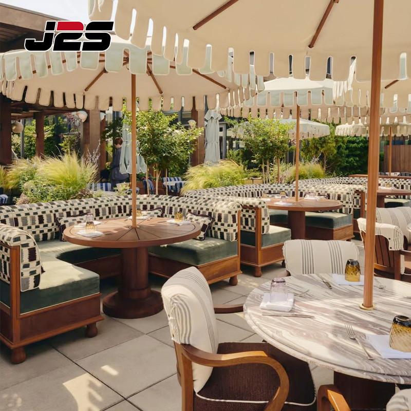 J2s Commercial Resort Restaurant Outdoor Tables and Chairs Sets Solid Teak Wood Tables and Chairs with White Cushions for Beach Hotel Project