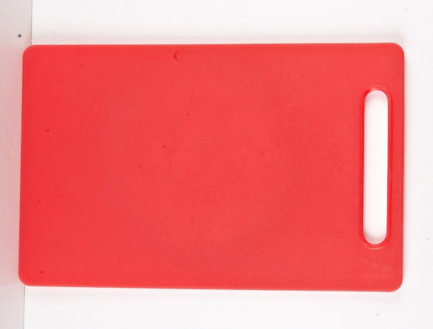 Color-Coded Double-Sided 43X27X1cm Rectangle Plastic Cutting Board with Handle in Kitchenware