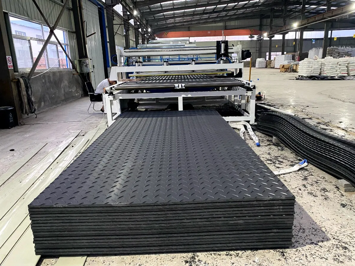 Durable Ground Protection Mat Paving Slab 4X8FT Size Factory Direct Supply Custom Cut Non-Slip PE Ground Guard Mat HDPE/PP/PE Lawn Protection Mat