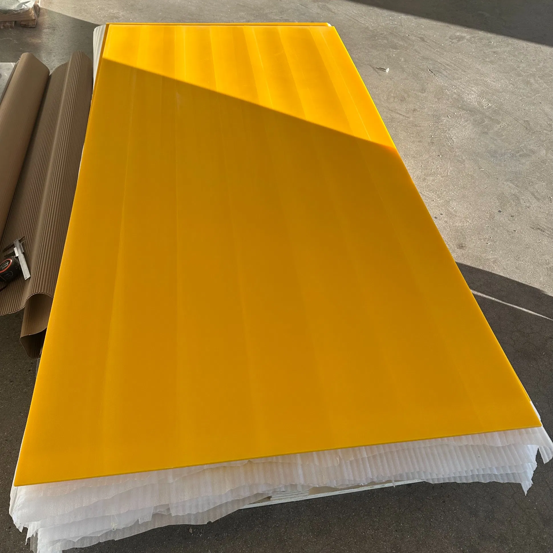 Premium Multi-Purpose UHMWPE Plastic Cutting Board for Kitchens