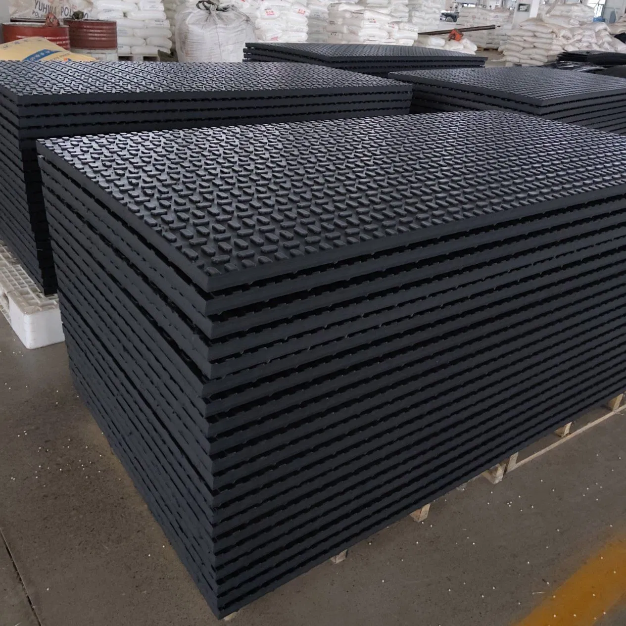 Customized Cutting Services for Chinese Made Heavy-Duty Equipment Roadbed Boards