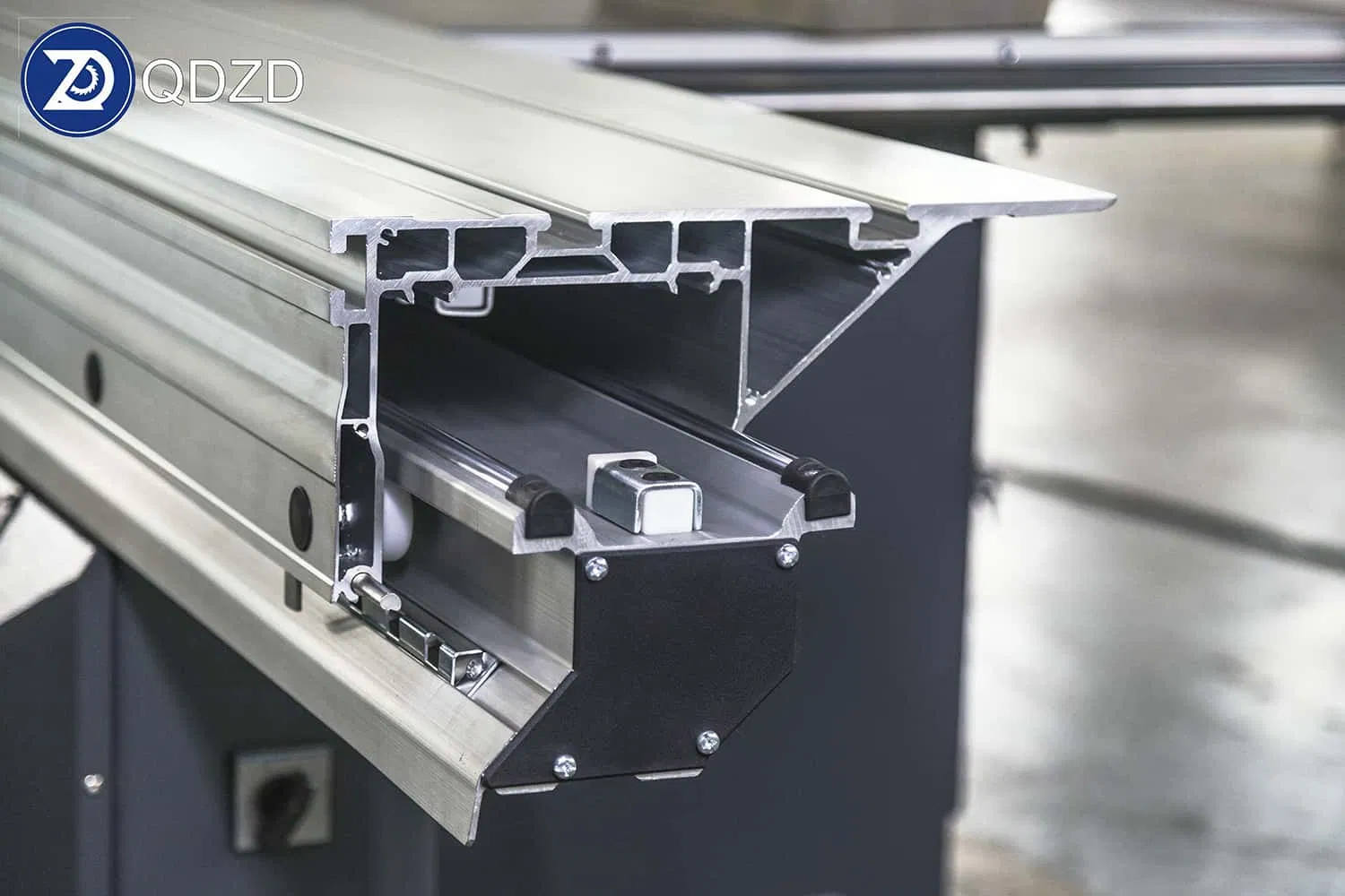 Heavy-Duty Wood Cutting Saw Machine for Large Boards