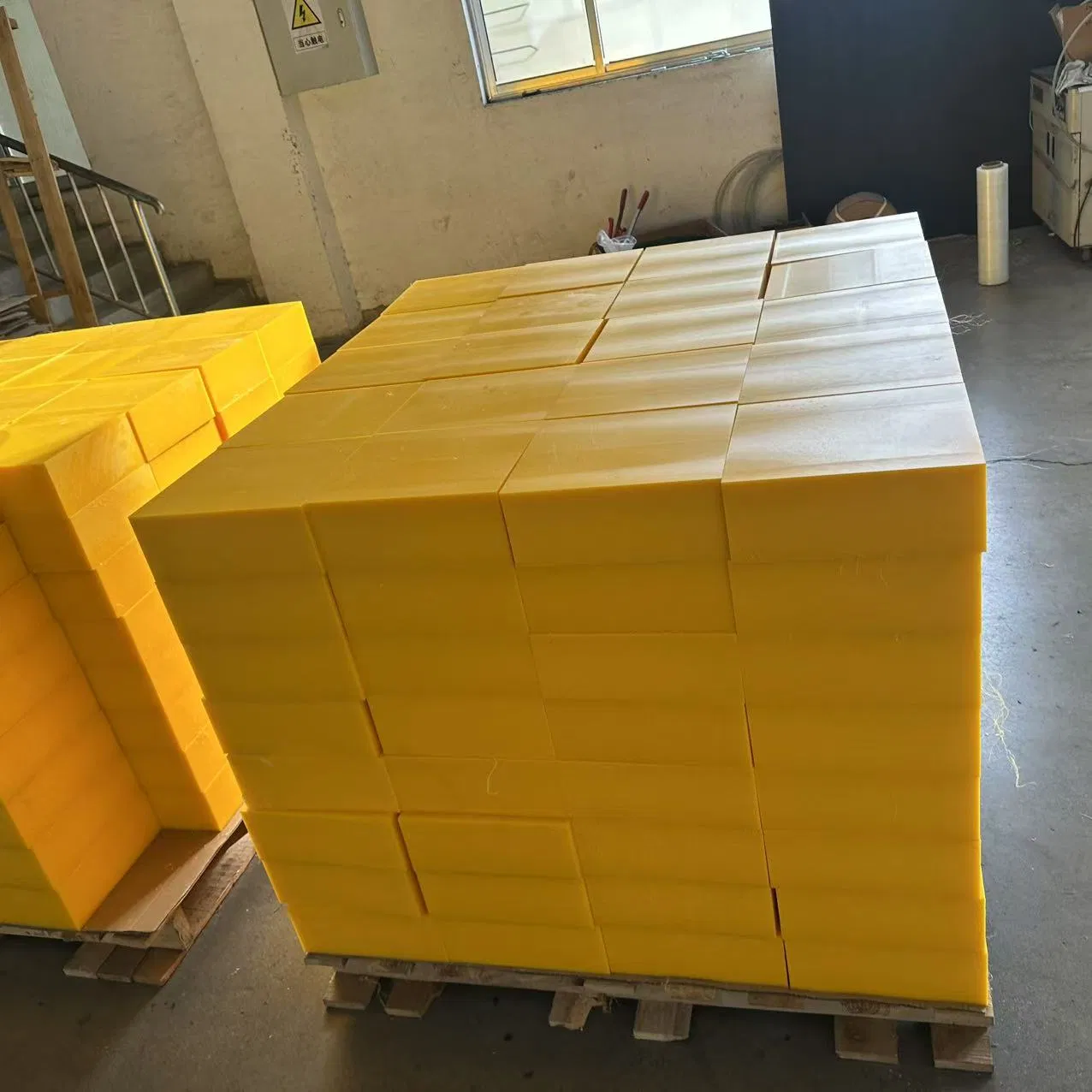 Premium Multi-Purpose UHMWPE Plastic Cutting Board for Kitchens