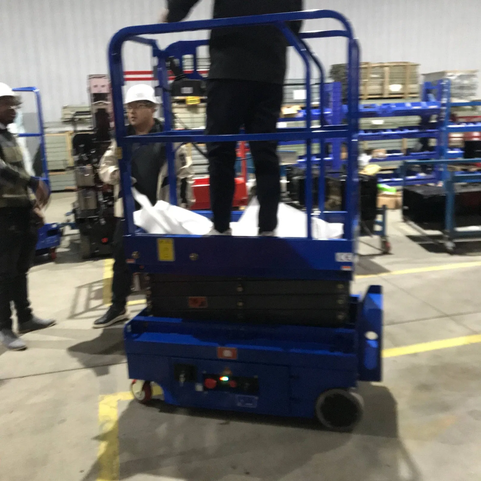 15m Diesel Rough Terrain Scissor Lift Platform Xg1523rt Mini Scissor Hydraulic Man Lifts Mobile Scissor Lift Platform for Construction Equipment with Good Price