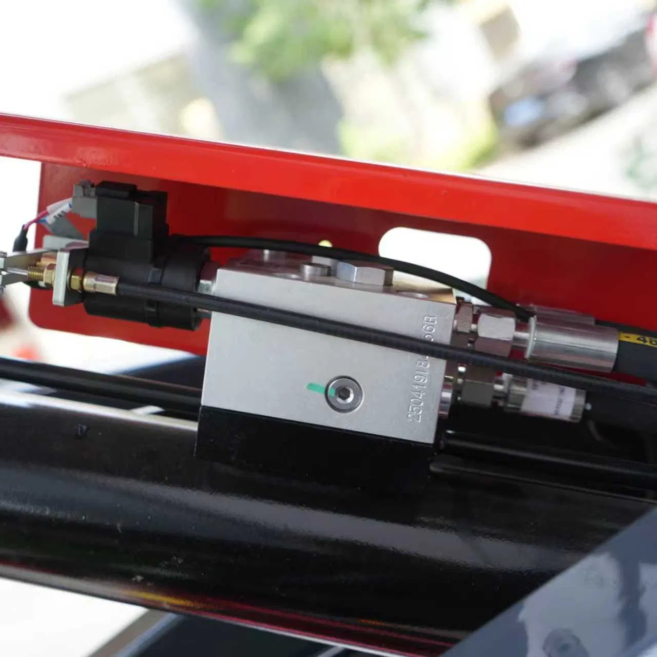 Electric Rough Terrain Scissor Lift for Airport and Outdoor Work CE