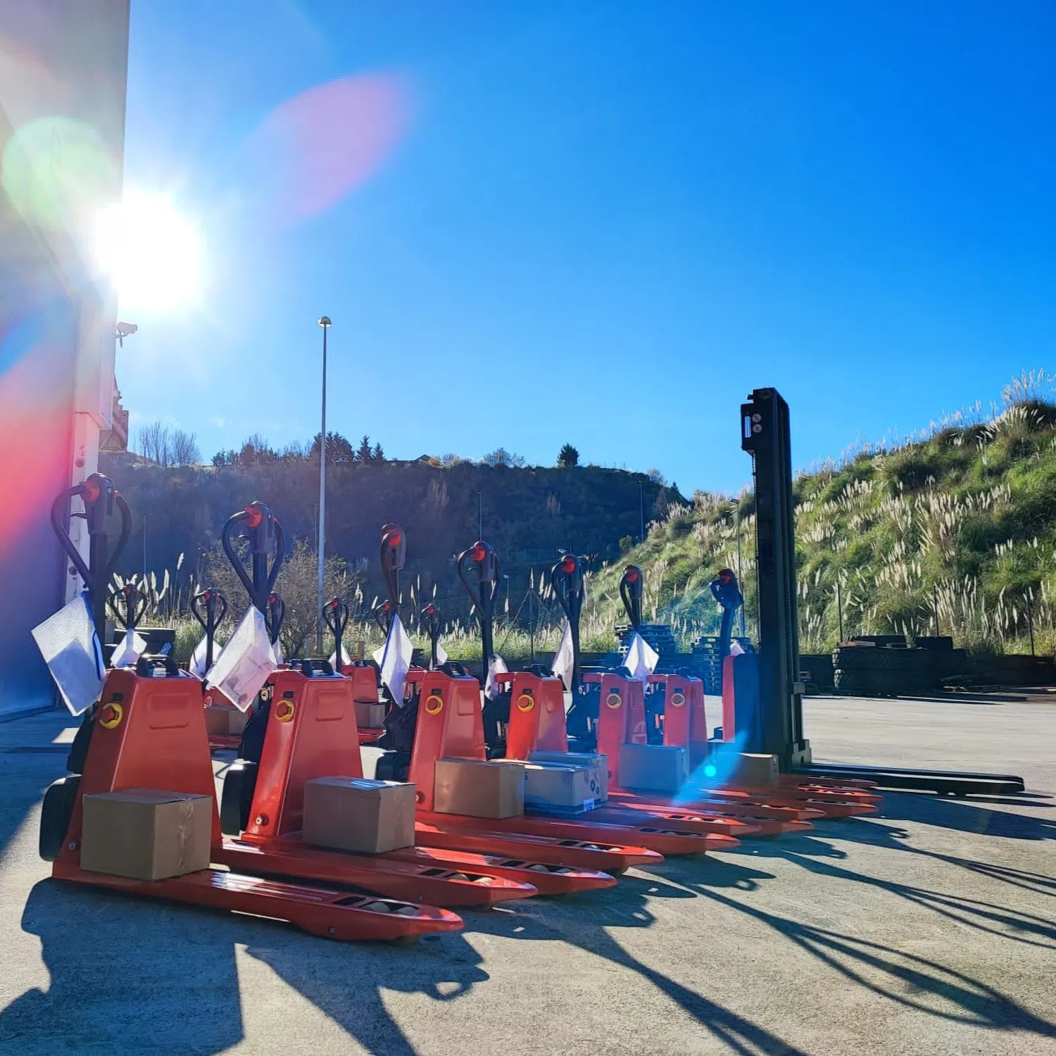 Battery-Powered Semi Electric Manual Pallet Jack for Forklift Use
