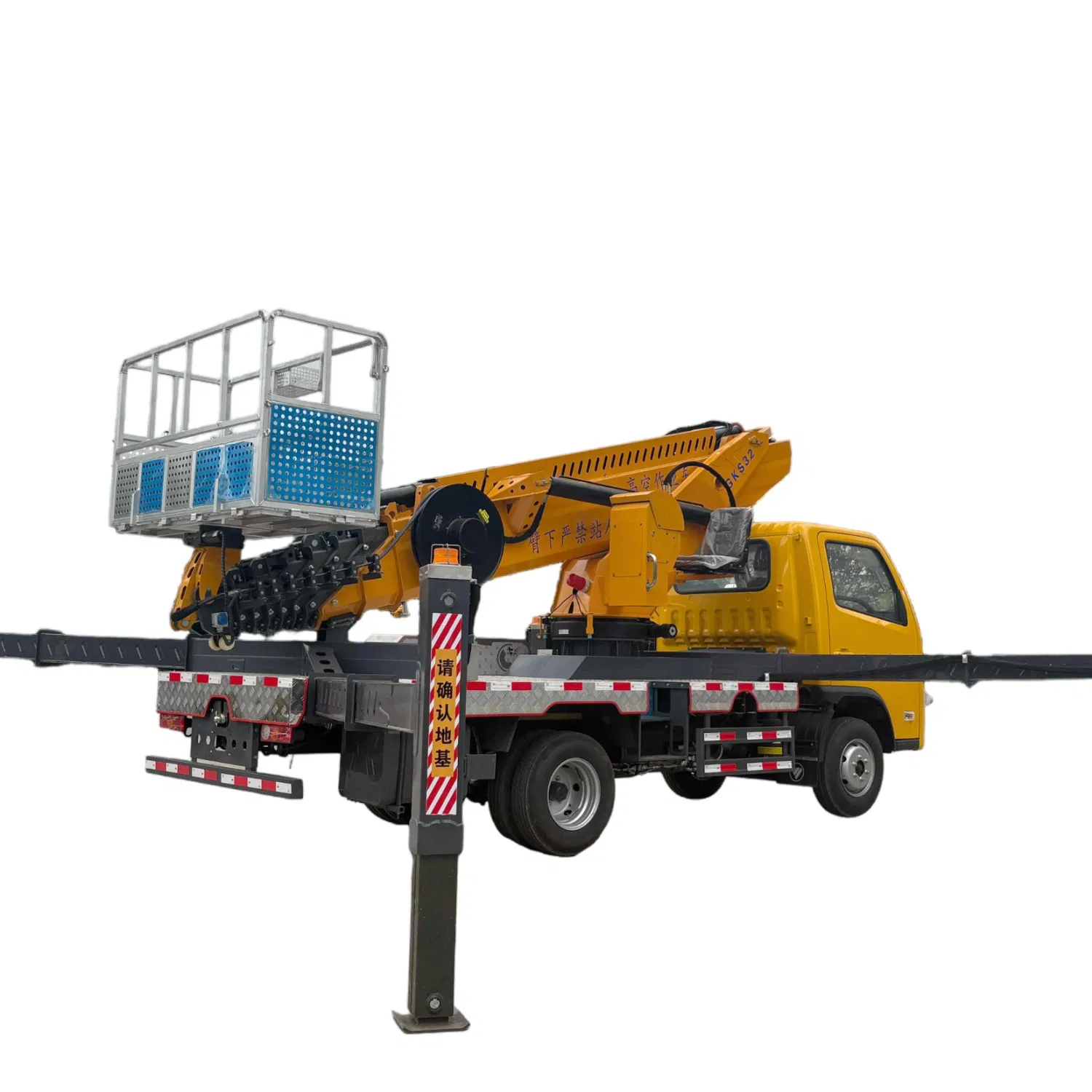 High Quality 32m Pickup Truck Mounted Aerial Work Platform Insulated Bucket with Telescopic Boom Truck