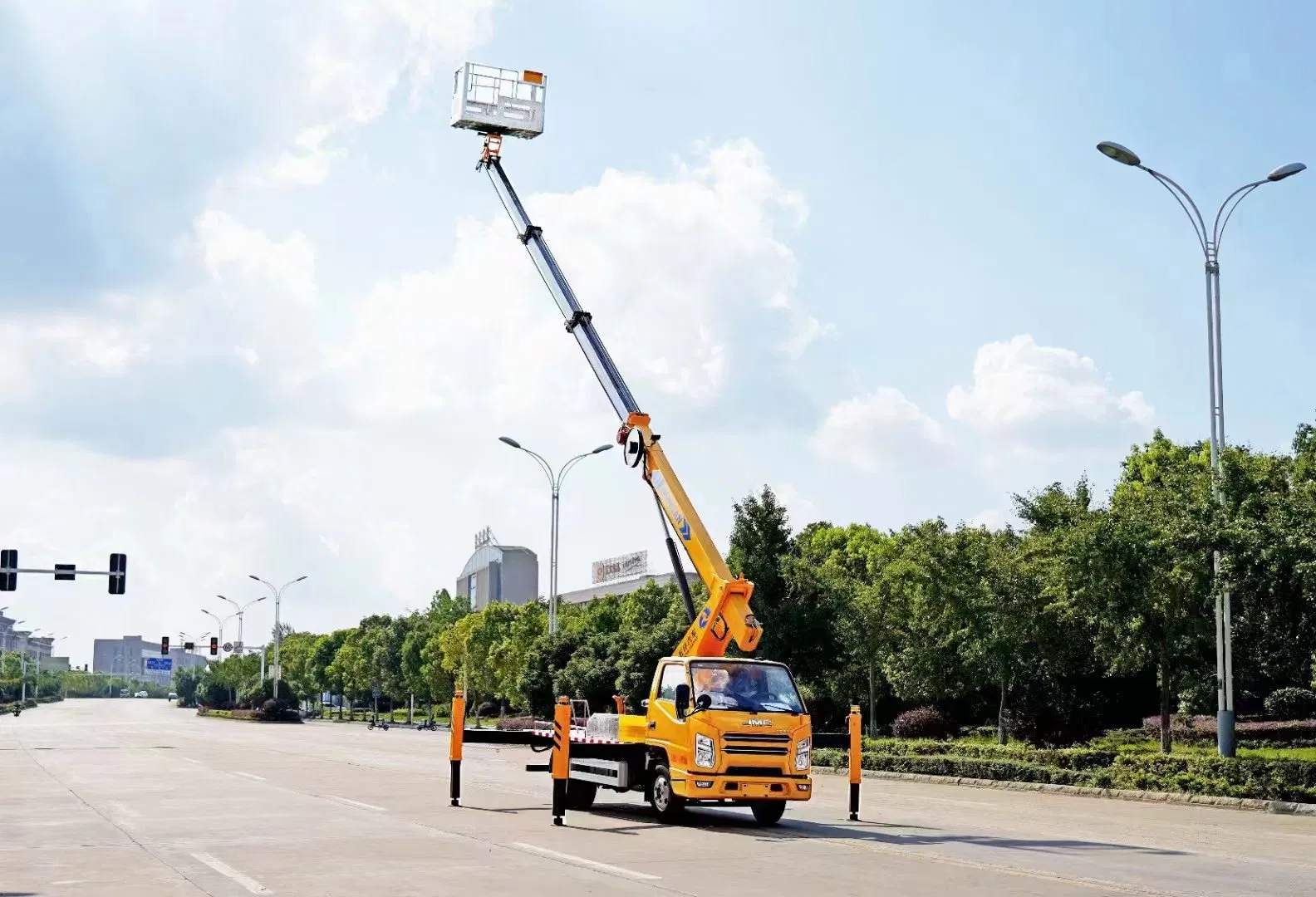 Jmc 16m 18m 23m Telescopic Boom High Altitude Operation Truck Aerial Work Platform with Working Bucket Aerial Lift Truck