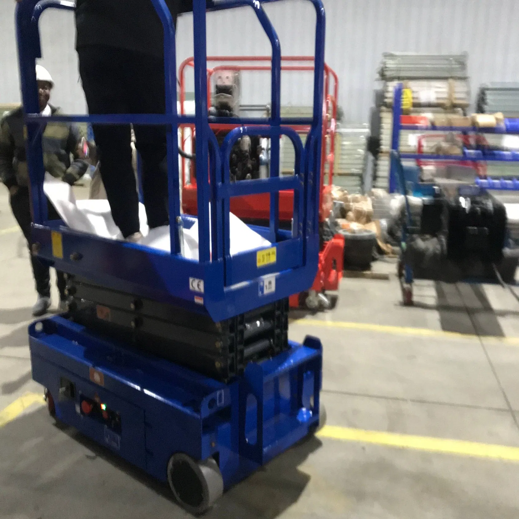 15m Diesel Rough Terrain Scissor Lift Platform Xg1523rt Mini Scissor Hydraulic Man Lifts Mobile Scissor Lift Platform for Construction Equipment with Good Price