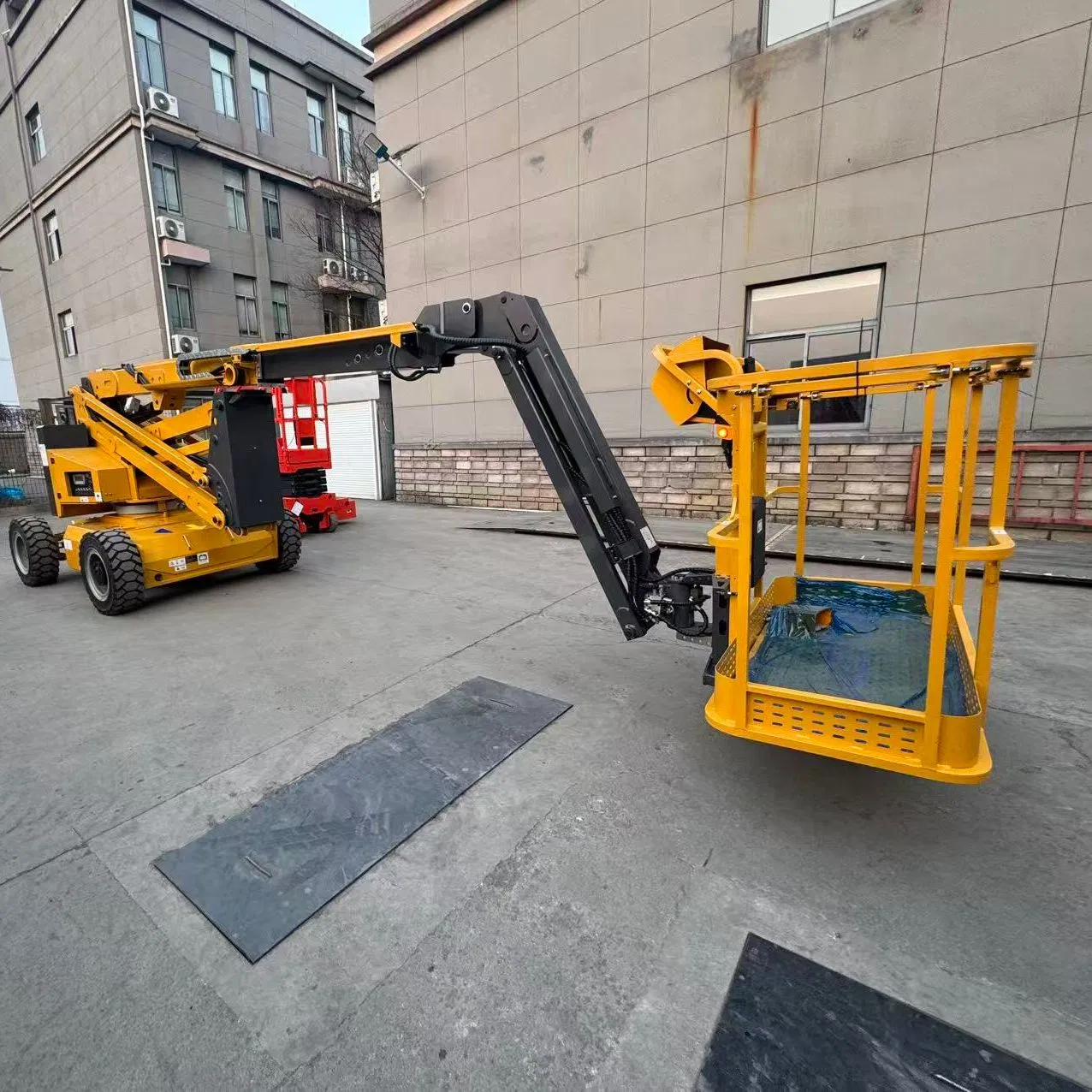 High-Performance 16m Articulated Boom Lift with DC Drive