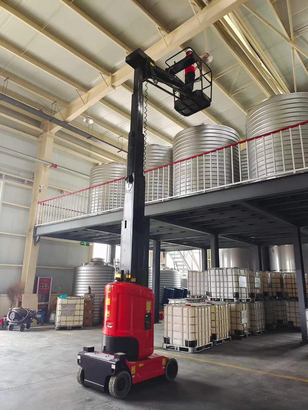 Self-Propelled Mast Lifts