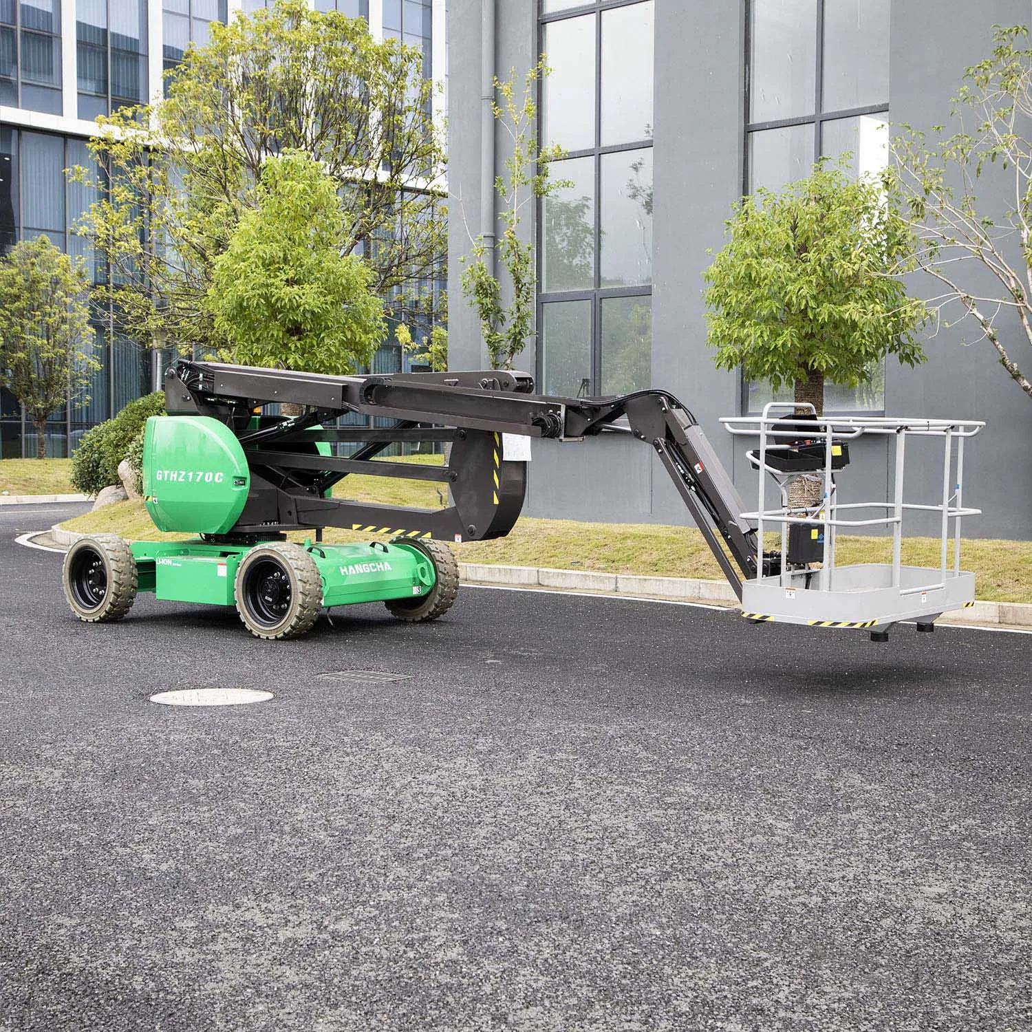 High Torque Articulated Platform Articulating Boom Lift for Retail Hotels Cable Sling