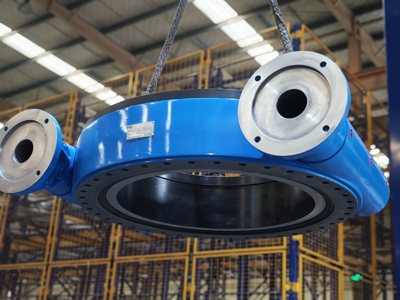 Vehicle-Mounted Aerial Work Platform with Articulated-Arm and Built-in Robust Slewing Drive