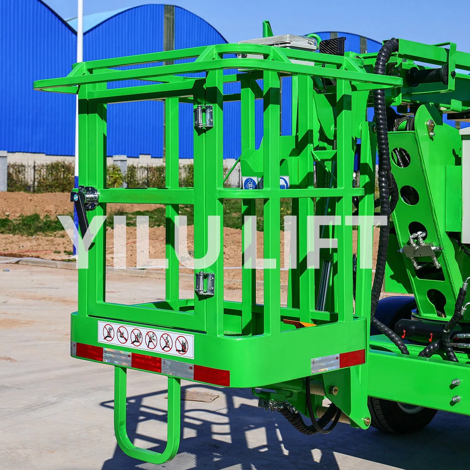 10m to 24m Electric Movable Aerial Manlift Cherry Picker with Towable Tow-Ball