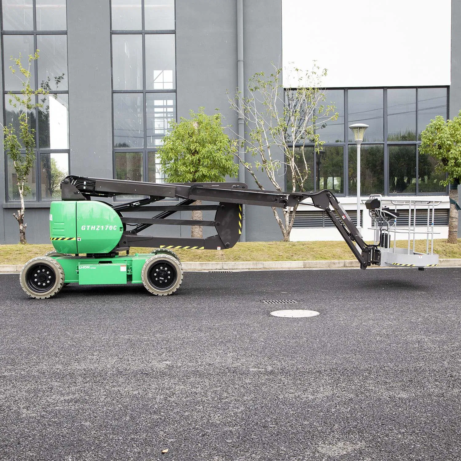 High Torque Articulated Platform Articulating Boom Lift for Retail Hotels Cable Sling