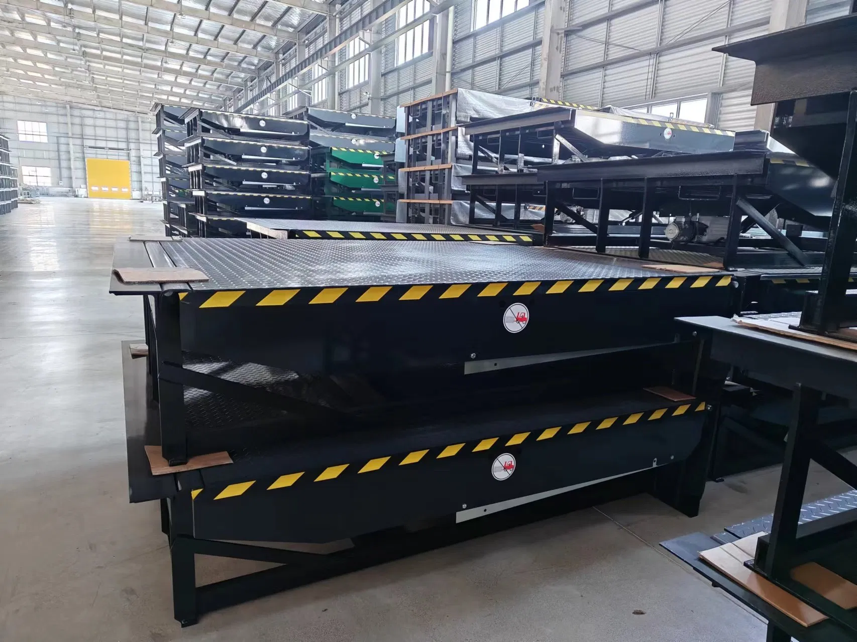 Hydraulic Dock Leveler Dynamic Load 6.8 Tons/ Static Load 13.6 Tons