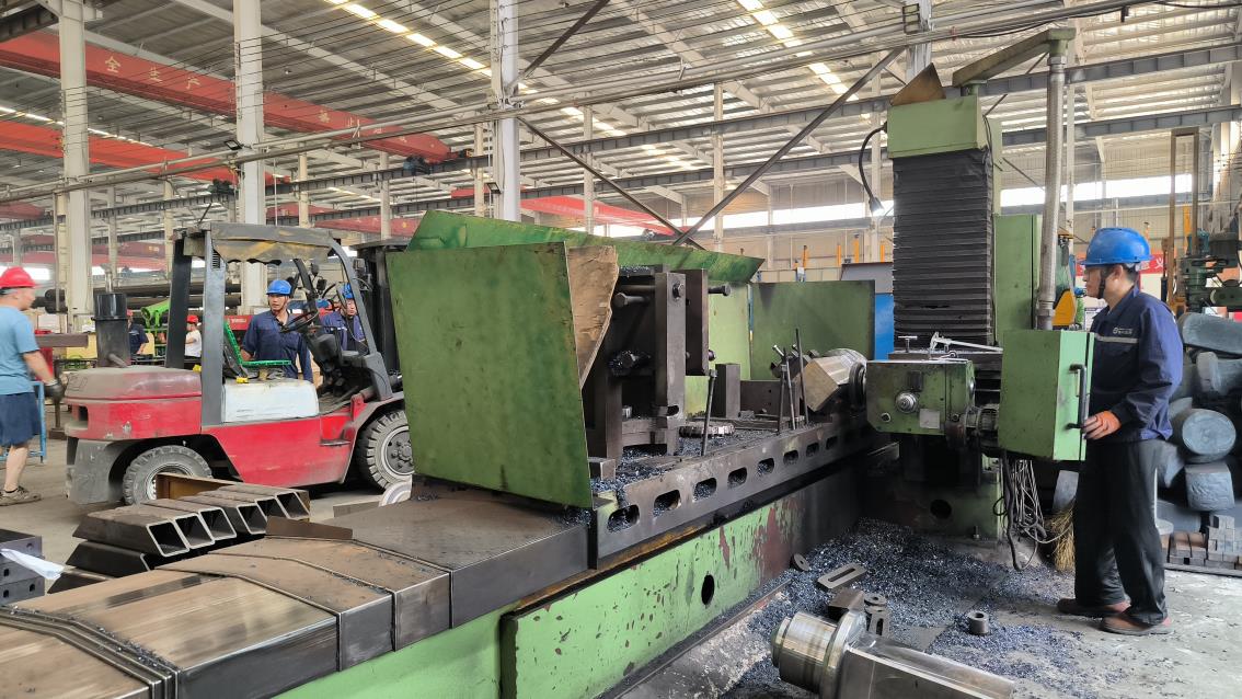 CNC milling process for high-precision lifting equipment parts