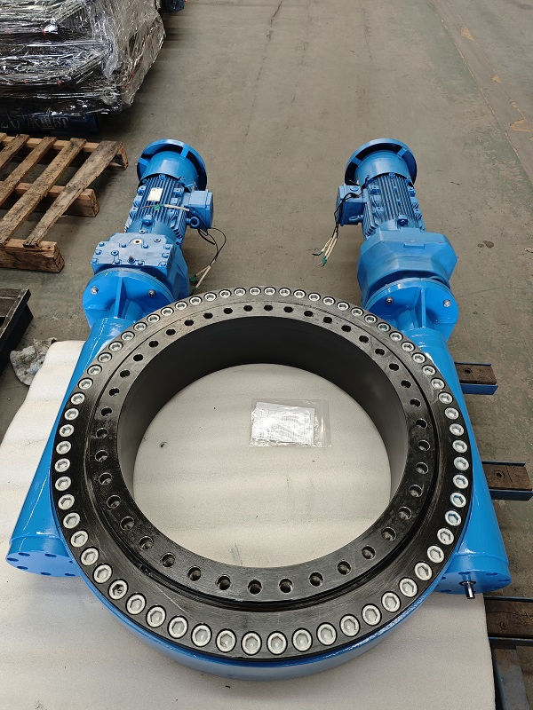 Vehicle-Mounted Aerial Work Platform with Articulated-Arm and Built-in Robust Slewing Drive