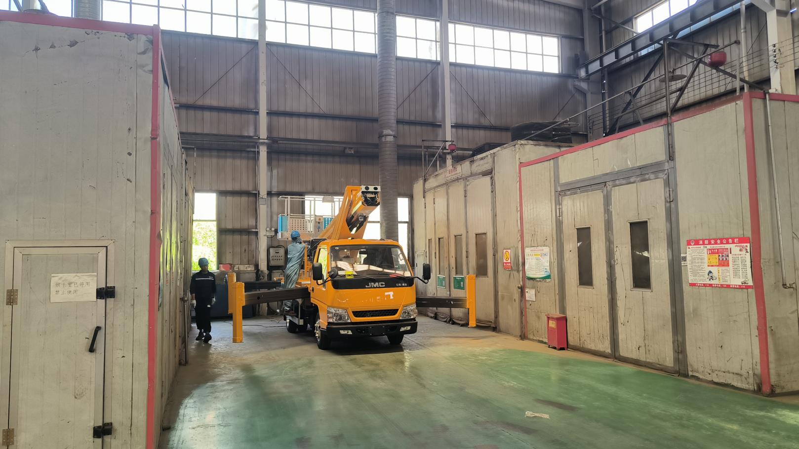 Spraying and painting surface finishing for Kleen Lift equipment