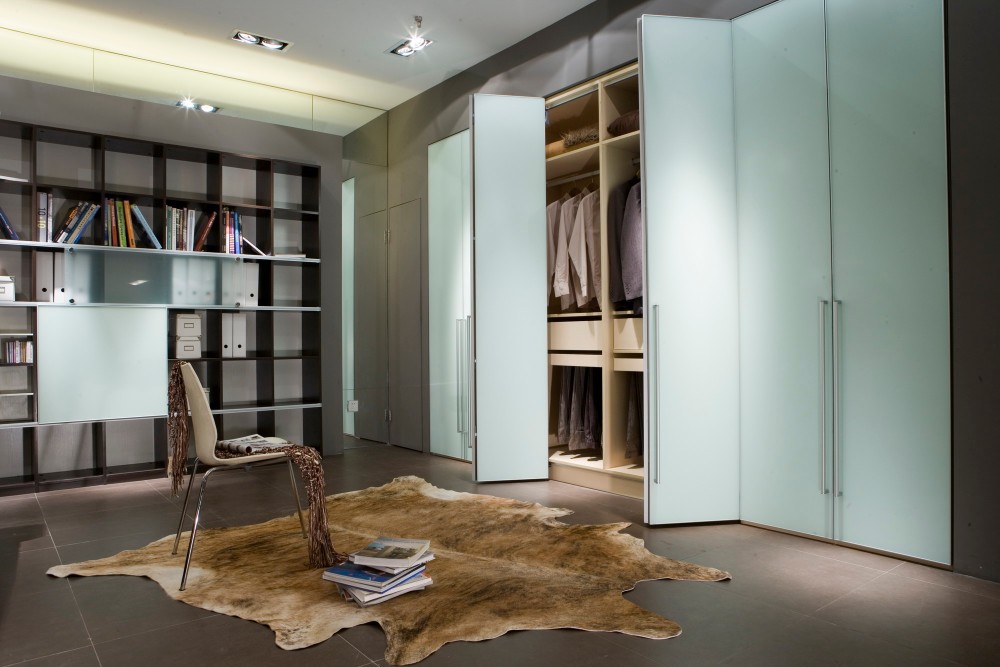 Folding door closet