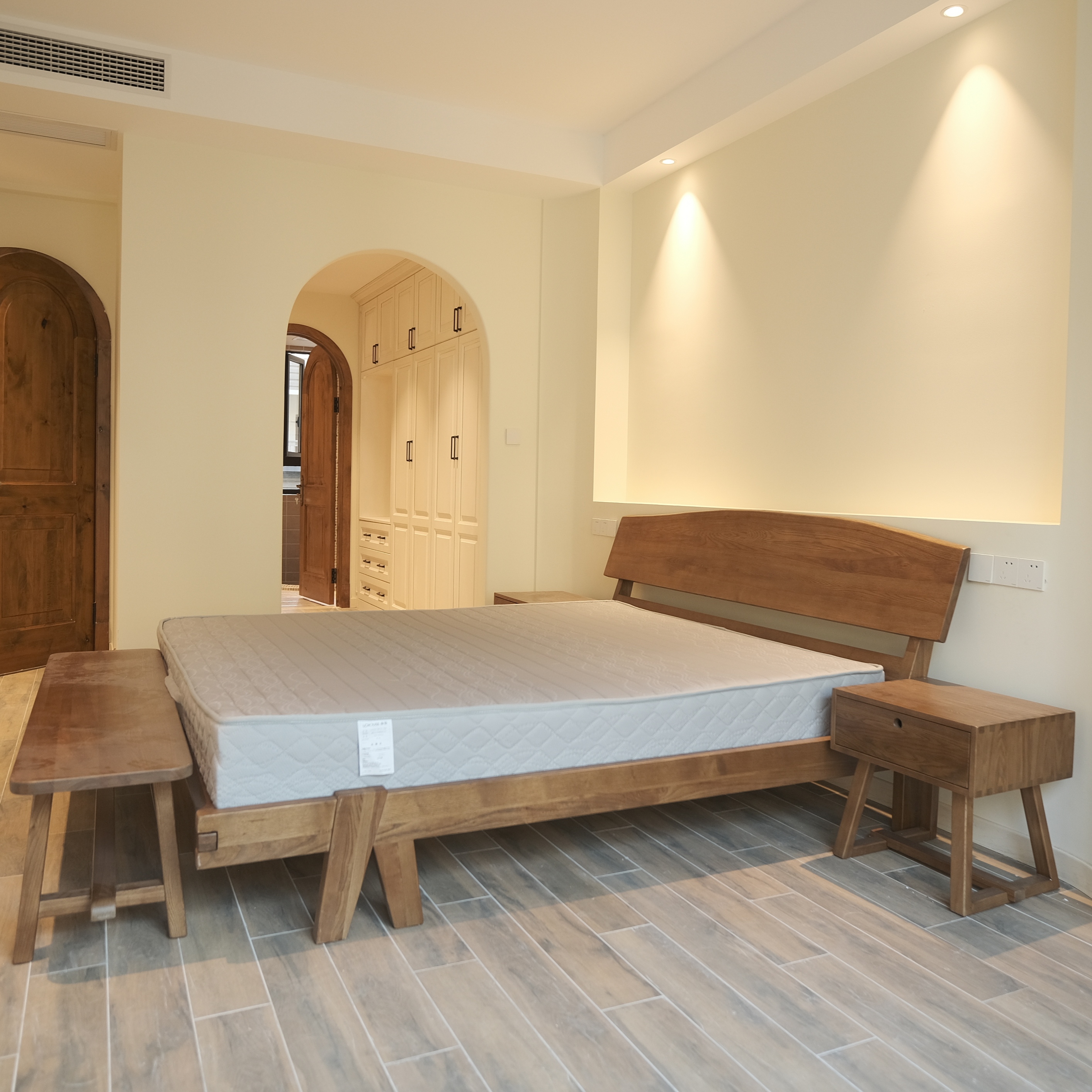 Customization Midcentury Indoor Wood Bedroom Furniture Sets Eco-Friendly Durable Comfortable Kids' Beds Double Bed Bedroom Set