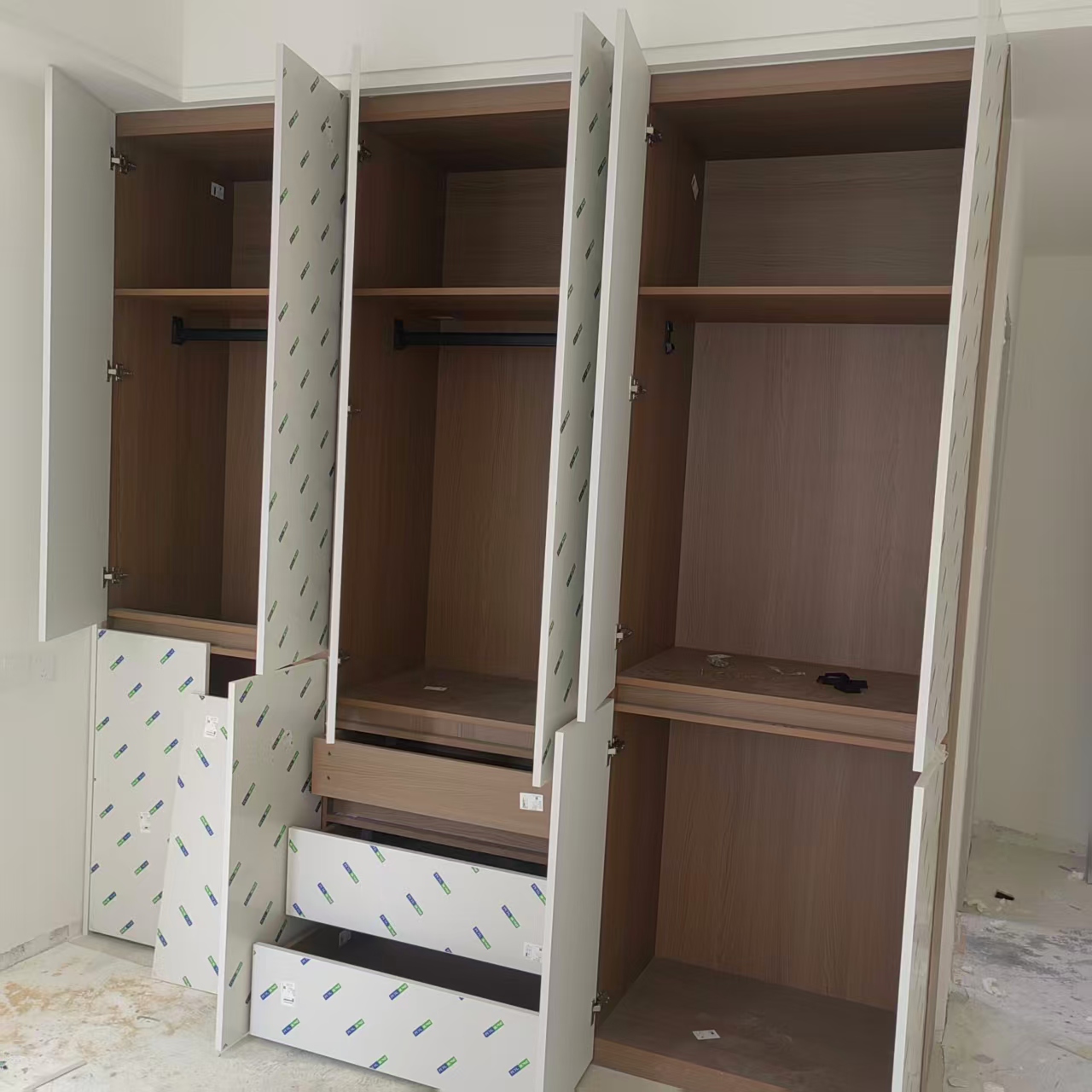 Customizable Modern Bedroom Wardrobe Freestanding Design Adjustable Shelves Eco-Friendly Durable Wood Construction Living Room