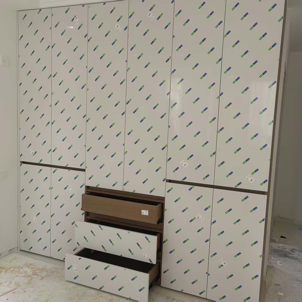 Customizable Modern Bedroom Wardrobe Freestanding Design Adjustable Shelves Eco-Friendly Durable Wood Construction Living Room