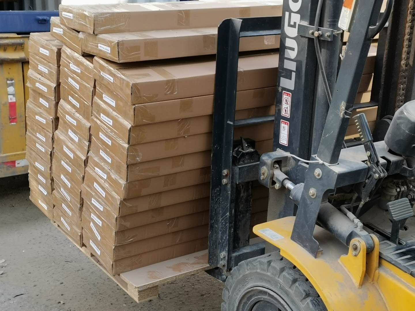 Sturdy Outer Carton packing