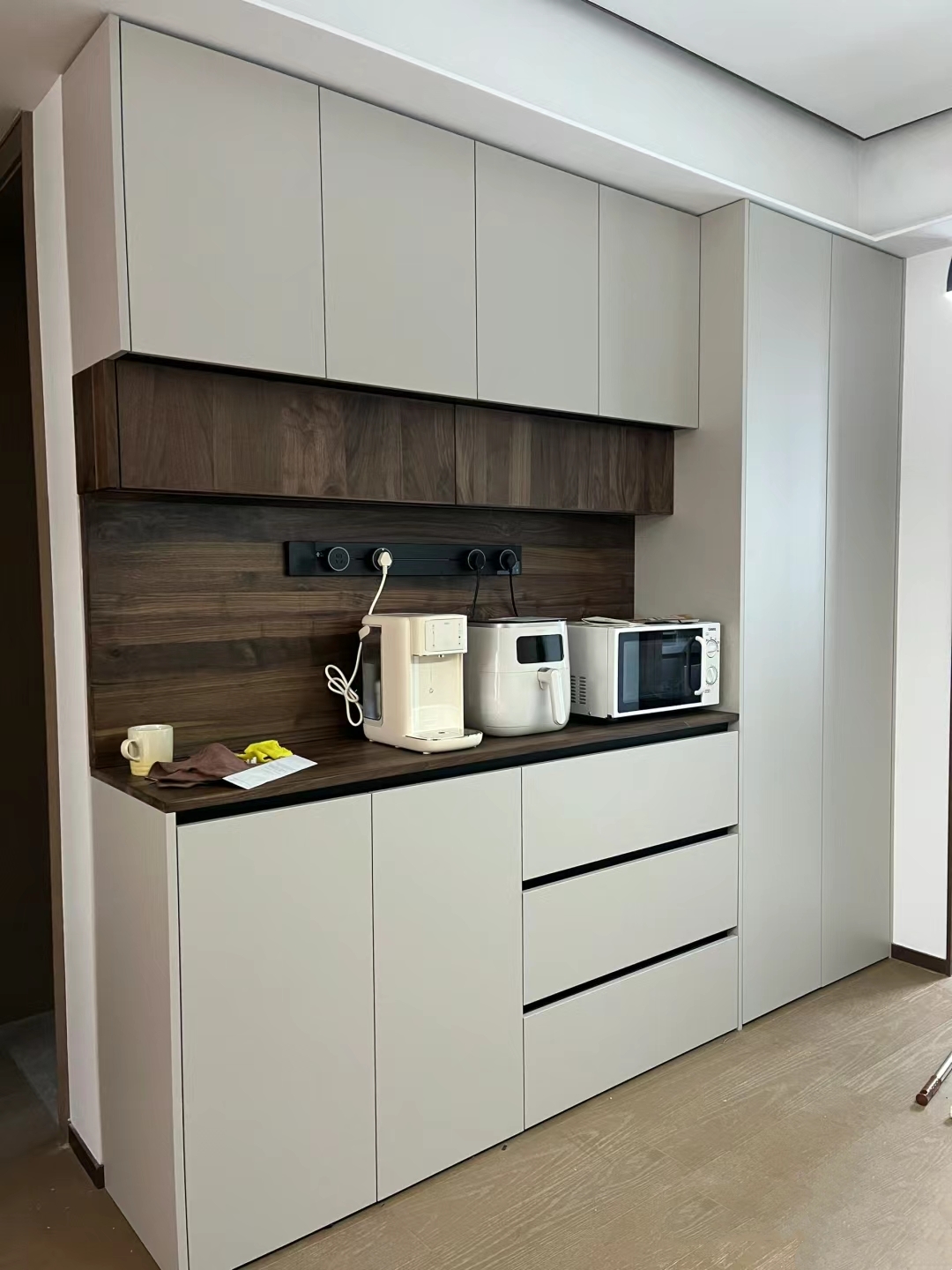 Wison 2025 Custom Modular Wooden Buffet Sideboard-Modern Kitchen Cabinet High Quality Custom Design 5 Drawers 5 Shelves