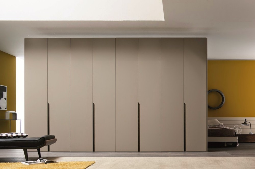 Swing door wardrobe