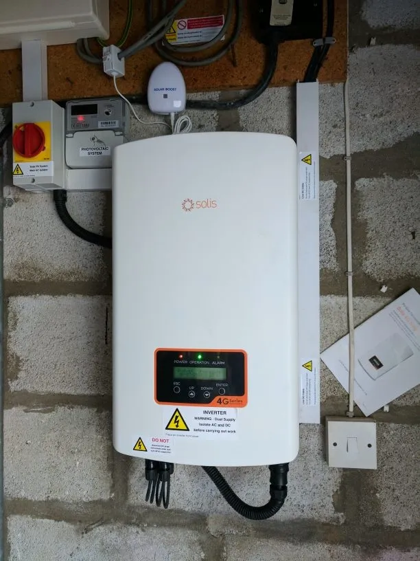 Proyecto con inversor solar híbrido instalación 1